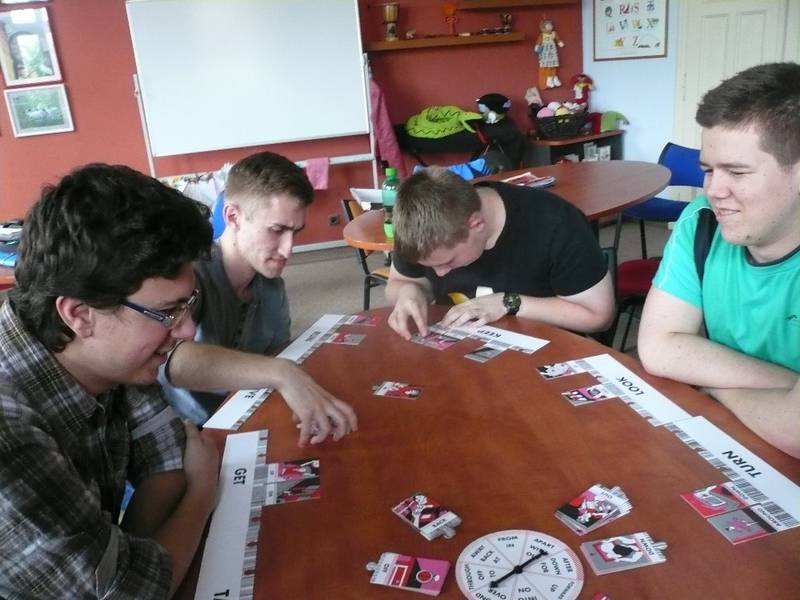 Look For, Look Out! Anglická frázová slovesa stolní hra